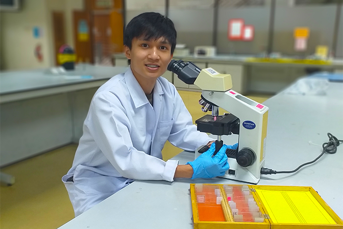 an Asian Chinese male medical microbiology student in lab