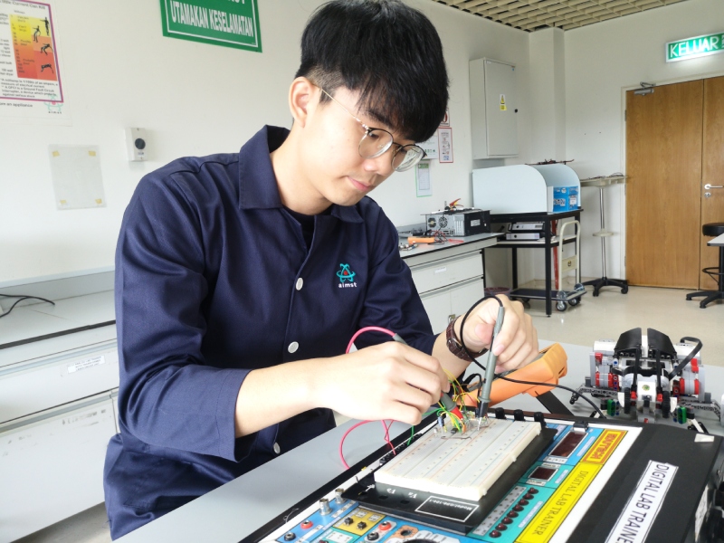 Electronic Engineering student training at lab
